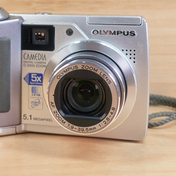 Share Olympus CAMEDIA C-5500 Zoom / 5.1MP Digital Camera / Tested & Working - Picture 3 of 9